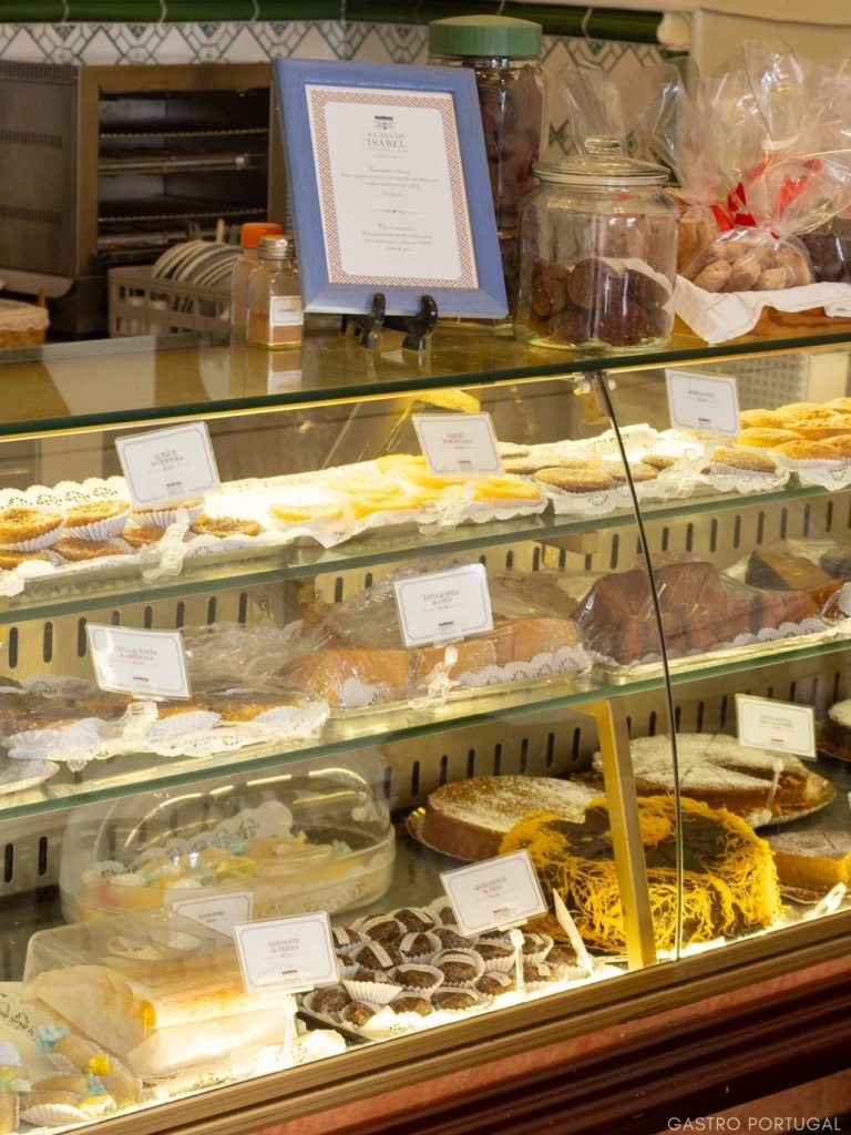 A Casa da Isabel Pastry Display