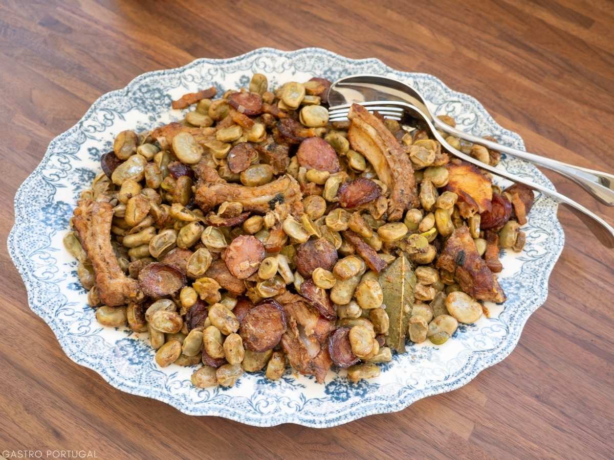 favas com entrecosto
