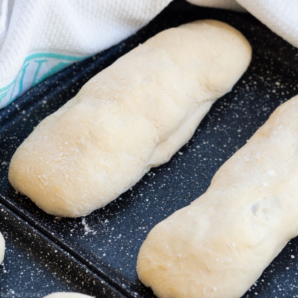 pao com chourico baking tray