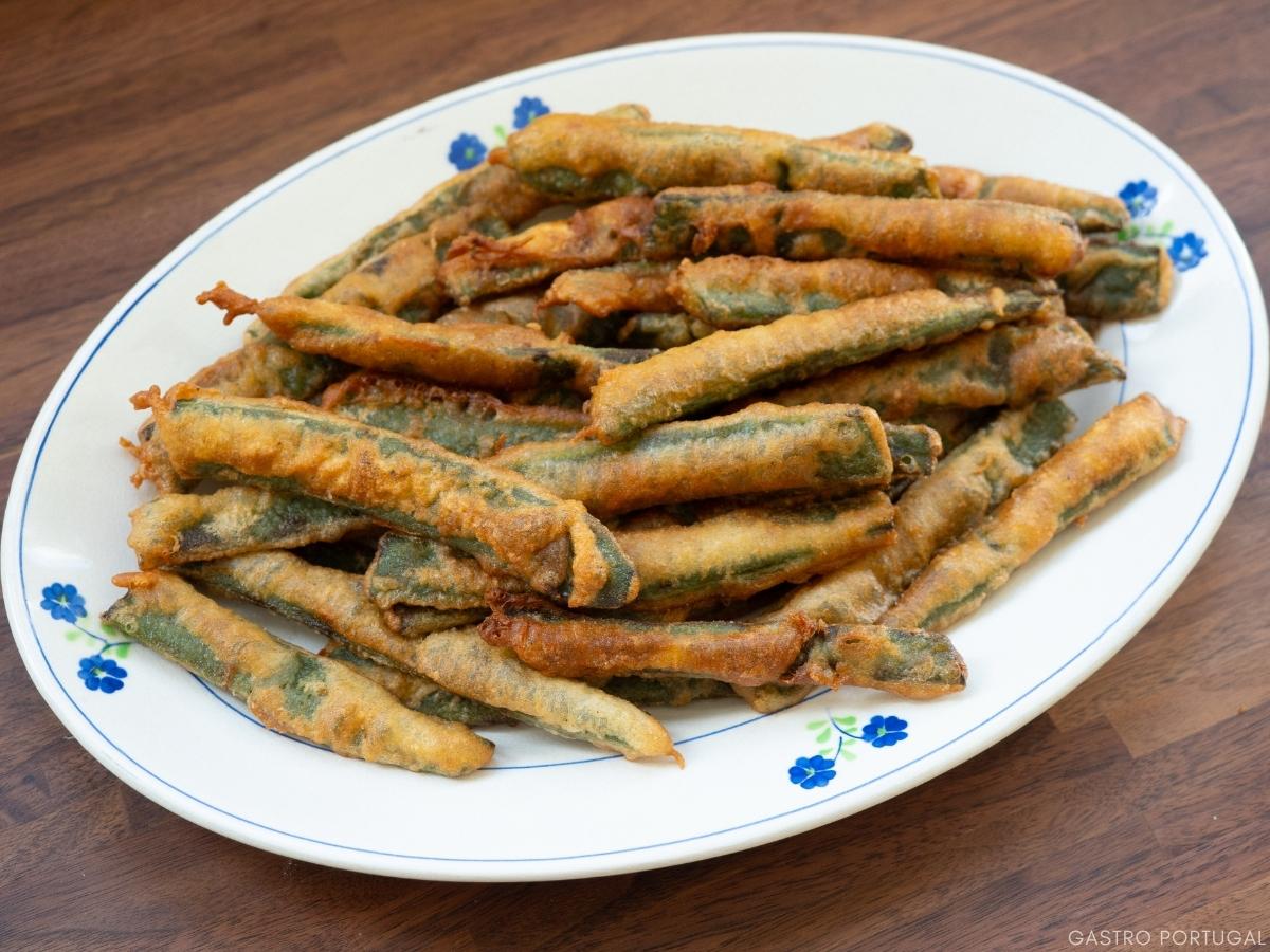 peixinhos da horta on a plate