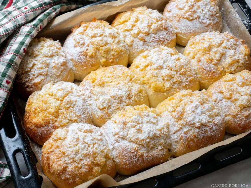Pão de Deus: Portuguese Coconut Buns