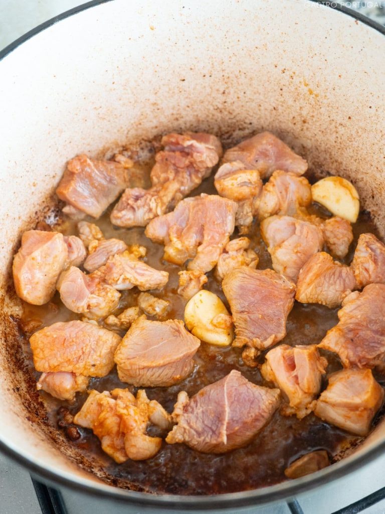 porco alentejana frying