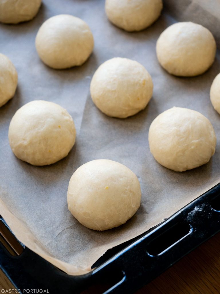 Rolling the Pão de Deus